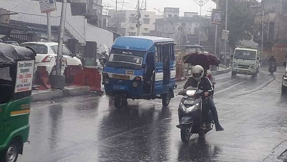 उत्तराखंड के 4 जिलों में भारी बारिश की चेतावनी, रेड अलर्ट जारी