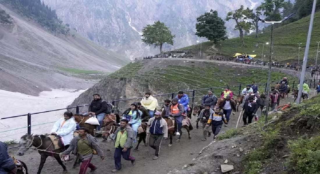 अमरनाथ यात्रा लगातार तीसरे दिन निलंबित, जम्मू-कश्मीर में भारी बारिश की वजह से लिया गया फैसला