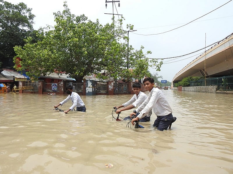 दिल्ली के बाढ़ प्रभावित 6 जिलों में कल-परसों बंद रहेंगे स्कूल, संभव होने पर ऑनलाइन चलेगी क्लास
