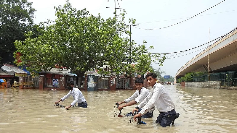 दिल्ली के बाढ़ प्रभावित 6 जिलों में कल-परसों बंद रहेंगे स्कूल