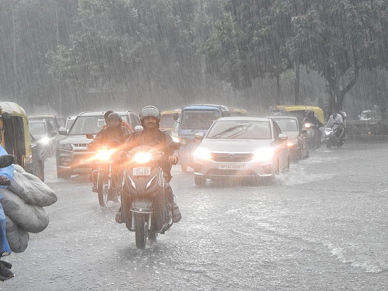 navjivanindia%2F2023-07%2Fdf8b81f7-e644-4557-94b7-6ebb77de1274%2FHeavy_Rainfall.jpeg?rect=0%2C30%2C800%2C420&w=1200&ar=40%3A21&auto=format%2Ccompress&ogImage=true&mode=crop&enlarge=true&overlay=false&overlay_position=bottom&overlay_width=100
