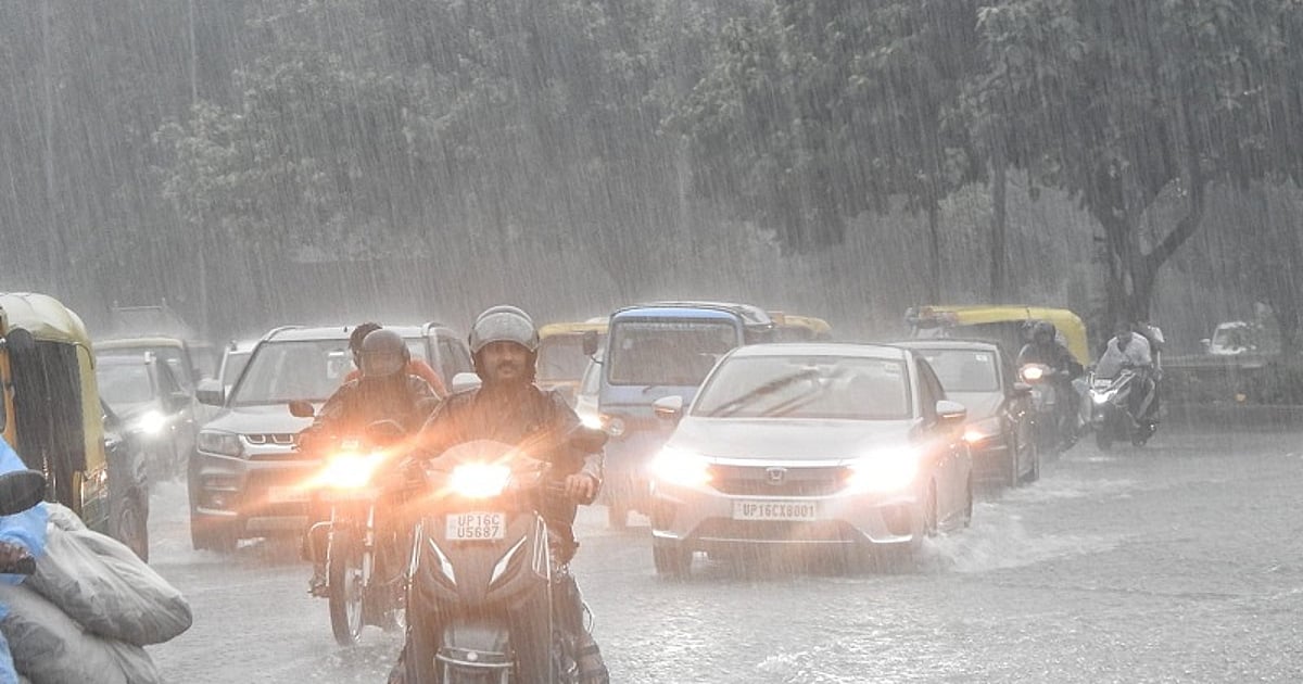 navjivanindia%2F2023-07%2Fdf8b81f7-e644-4557-94b7-6ebb77de1274%2FHeavy_Rainfall.jpeg?rect=0%2C30%2C800%2C420&w=1200&ar=40%3A21&auto=format%2Ccompress&ogImage=true&mode=crop&enlarge=true&overlay=false&overlay_position=bottom&overlay_width=100