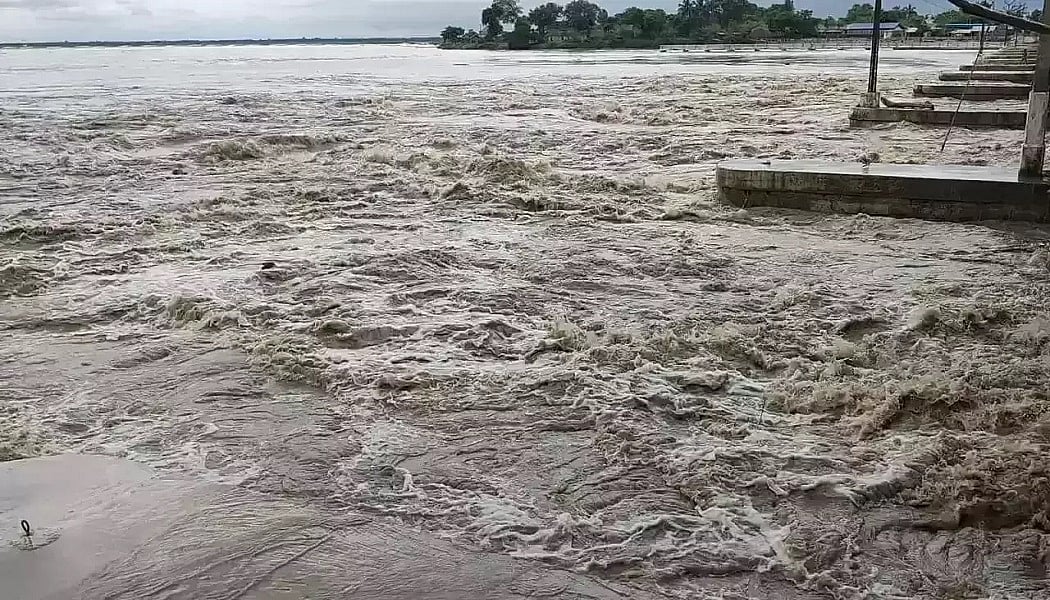 उत्तर प्रदेश में  गंगा, राप्ती, घाघरा और शारदा समेत अनेक नदियां उफान पर, वर्षाजनित हादसों में सात लोगों की मौत