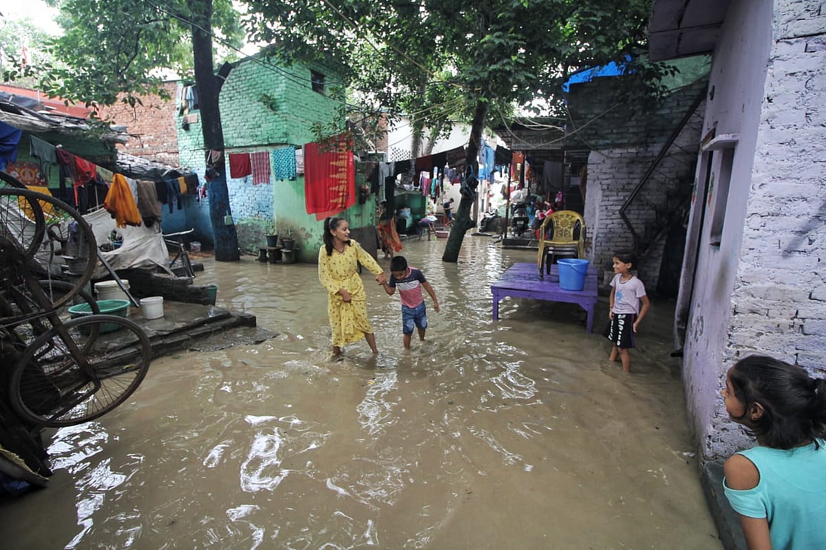 कई इलाकों में जलजमाव की स्थिति