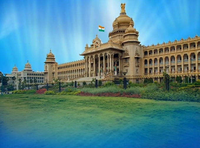 कर्नाटक विधानसभा की सुरक्षा में बड़ी चूक, MLA की सीट पर बैठ 15 मिनट तक कार्यवाही देखता रहा अनजान शख्स
