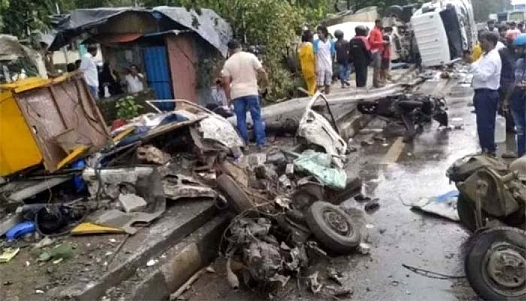 मुंबई-नासिक हाईवे पर दर्दनाक हादसा, जीप और ट्रक की टक्कर में 6 लोगों की मौत, 3 घायल