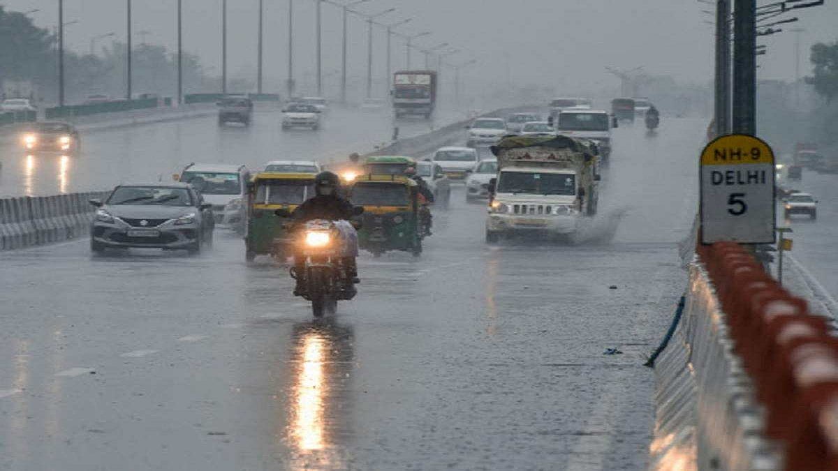 दिल्ली में 41 साल बाद रिकॉर्ड बारिश से बिगड़े हालात!