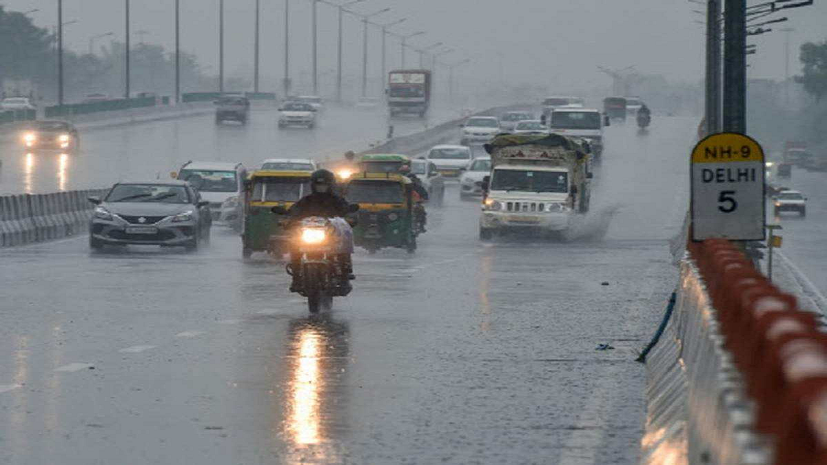 दिल्ली में 41 साल बाद रिकॉर्ड बारिश से बिगड़े हालात!