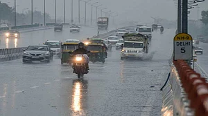 दिल्ली में 41 साल बाद रिकॉर्ड बारिश से बिगड़े हालात! मंत्रियो-अधिकारियों की छुट्टियां रद्द, निरीक्षण करने के निर्देश