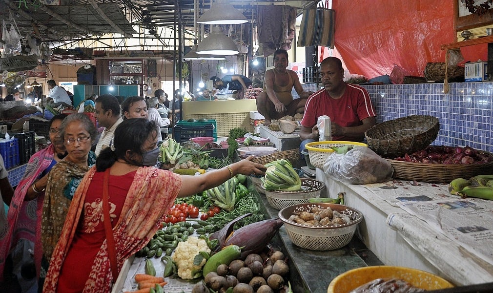 भारी बारिश ने सब्जियों के दाम में लगाई आग, कीमतों में 30 से 40 फीसदी तक आया उछाल