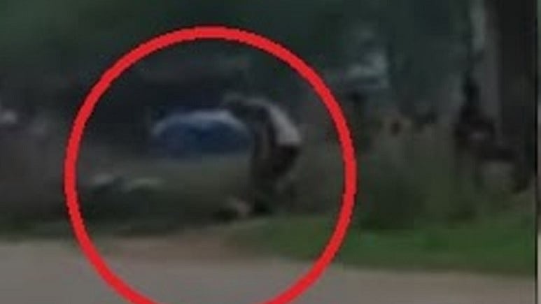 सोनभद्र पेशाब कांड पर विपक्ष ने योगी सरकार को घेरा