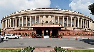 संसद का मॉनसून सत्र आज से, मणिपुर के ताजा वीडियो पर देश शर्मसार! कई विपक्षी सांसदों ने दिए कार्य स्थगन प्रस्ताव