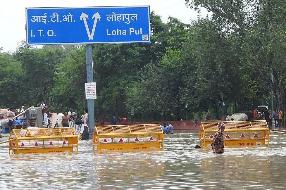 बाढ़ के संकट को कम करने के लिए बेहतर सोच जरूरी, इस तरह से तो नहीं चलेगा काम