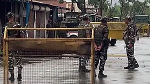 मणिपुर में विस्थापितों के लिए उखरूल में राहत शिविर बनाने पर विवाद, नागा संगठन ने विरोध का किया ऐलान