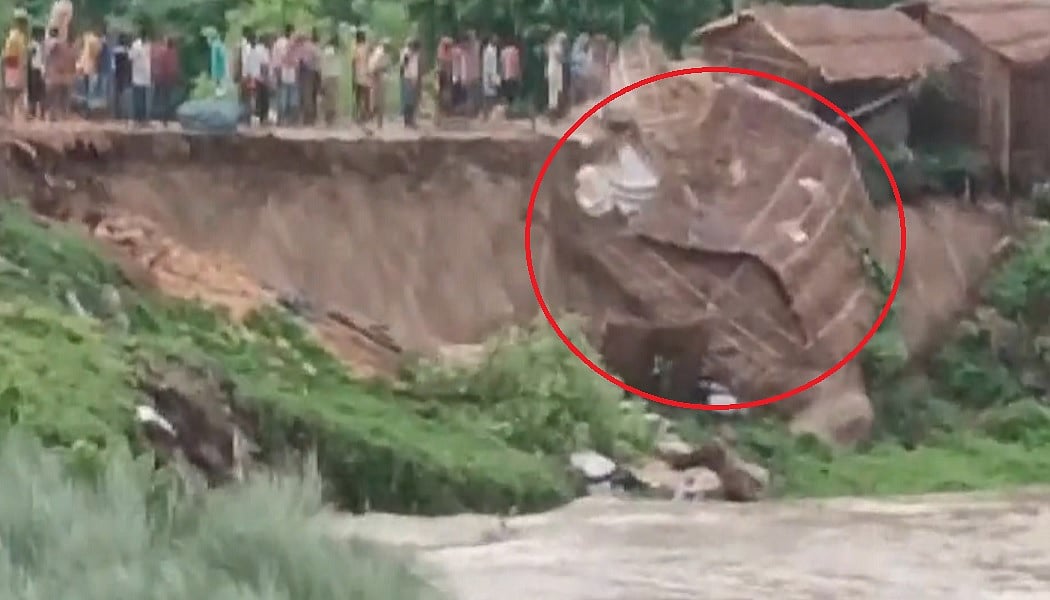 वीडियो: नदी के बढ़ते जलस्तर ने मचाई तबाही, मिट्टी के कटाव के कारण गंगा नदी में समाई झोपड़ी