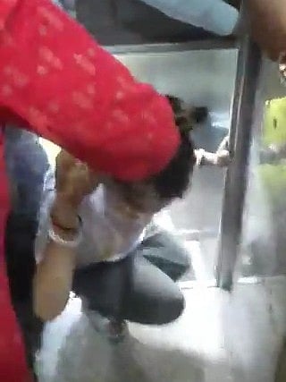 UP: ग्रेटर नोएडा में लिफ्ट में फंसने का एक और मामला आया सामने, लिफ्ट एक्ट की मांग ने पकड़ी जोर