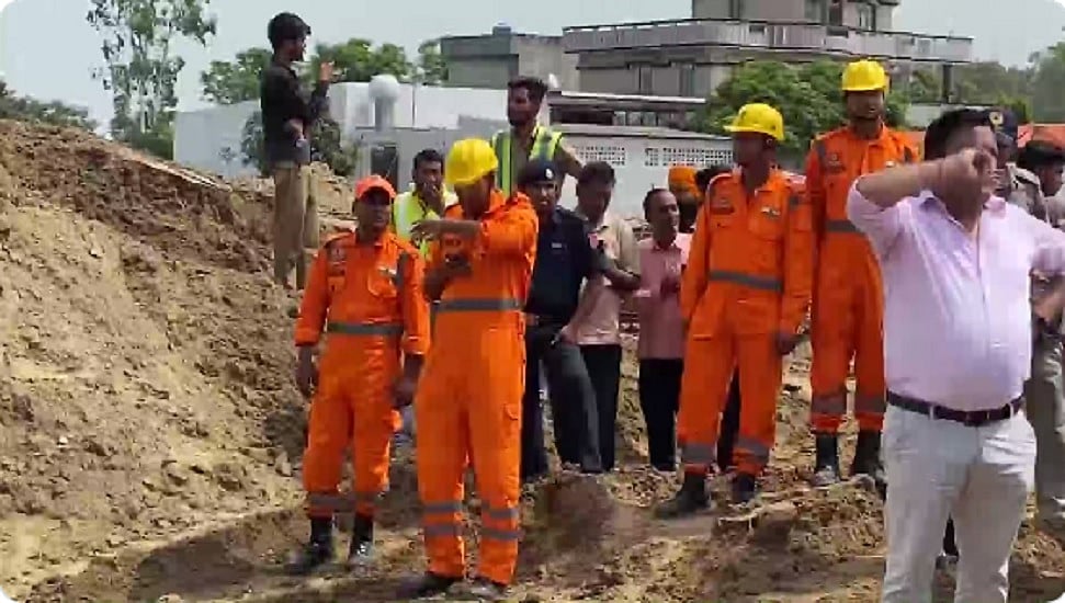 पंजाब के जालंधर में 70 फीट गहरे बोरवेल में गिरा तकनीशियन, बचाने के लिए NDRF का अभियान जारी