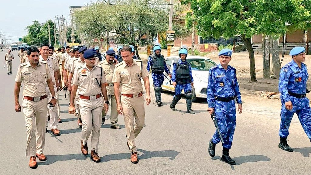 नूंह 'शोभा यात्रा' से पहले पोस्टर लगाकर गुरुग्राम में इलाका खाली करने की चेतावनी, खाली न करने पर आग लगाने की धमकी