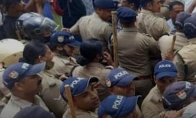 मध्य प्रदेश: खंडवा में कांवड़ यात्रा पर पथराव, भगदड़ की स्थिति बनी, पुलिस ने किया लाठीचार्ज