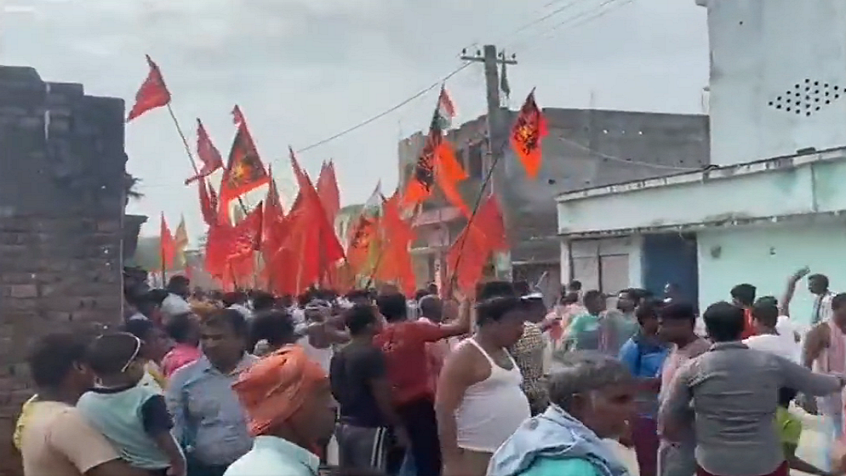 बिहार के मोतिहारी में महावीरी यात्रा के दौरान दो गुटों में झड़प।