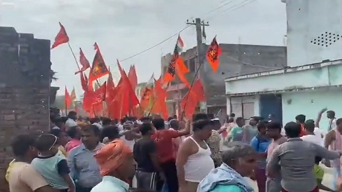 बिहार के मोतिहारी में महावीरी यात्रा के दौरान दो गुटों में झड़प।