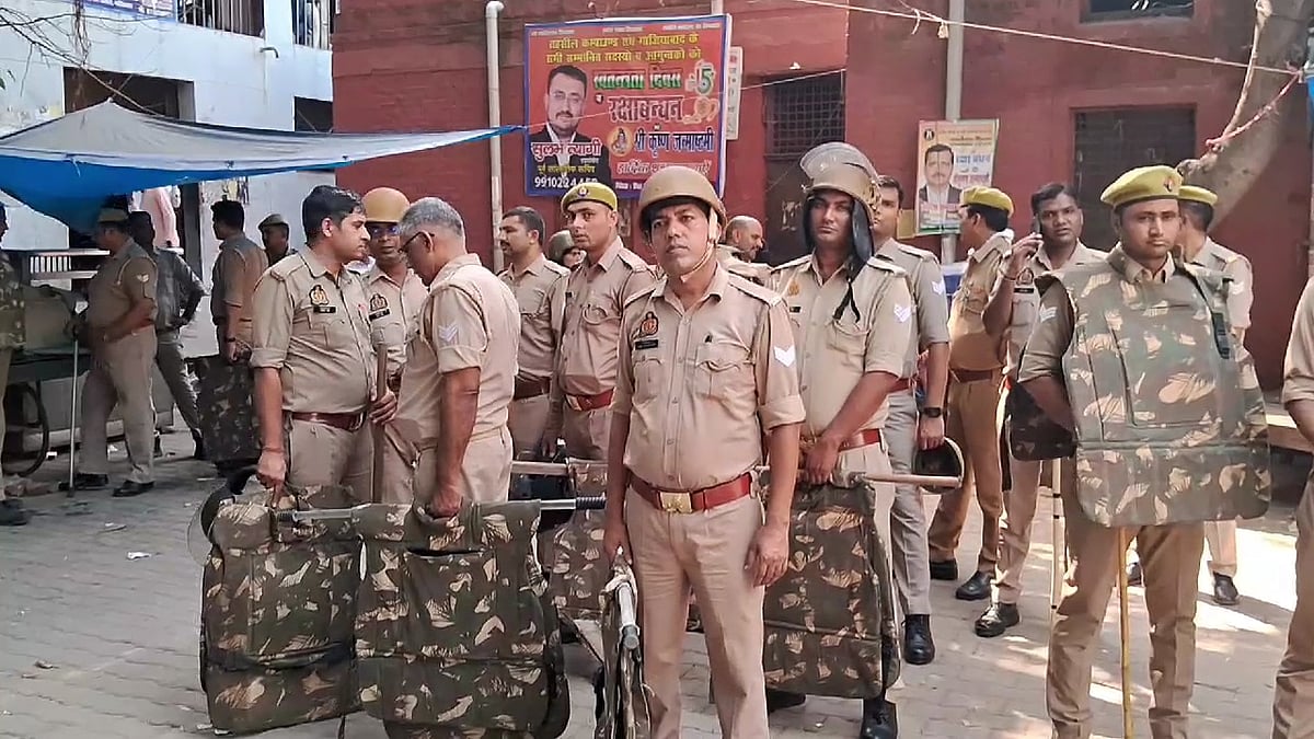 गाजियाबाद में तहसील परिसर के अंदर चैंबर में वकील की गोली मारकर हत्या, योगी राज में कानून-व्यवस्था पर उठे सवाल