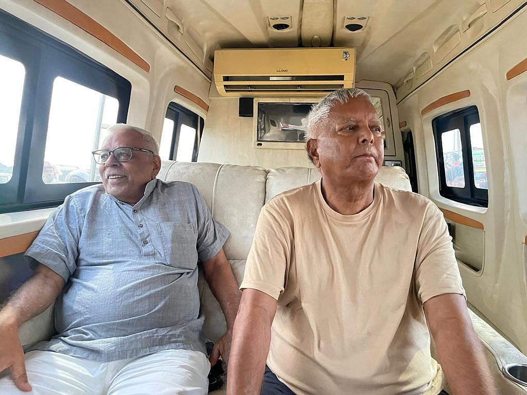 बिहार: लालू प्रसाद और शिवानंद तिवारी ने पटना के मरीन ड्राइव का किया दौरा, 'कुल्फी' का लिया आनंद 