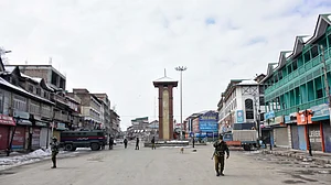 आकार पटेल का लेख: 'न्यू इंडिया' में कश्मीर के 'भारतीयकरण' के नाम पर कर दिया गया भारत का 'कश्मीरीकरण'