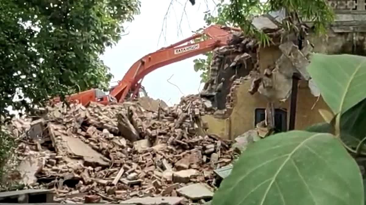 वाराणसी स्थित सर्वे सेवा संघ को ध्वस्त कर दिया गया