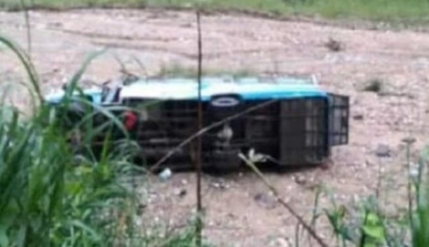 नेपाल में नदी तट पर पलटी बस, 6 भारतीय सहित 7 तीर्थयात्रियों की मौत, आधी रात को 50 मीटर गहराई में गिरी गाड़ी