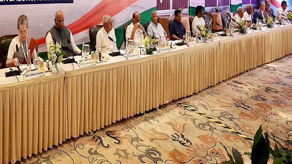 विपक्षी नेताओं ने BJP पर लगाया देश बर्बाद करने का आरोप