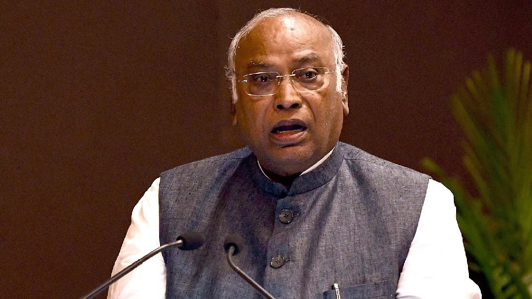 खड़गे का पीएम मोदी पर बड़ा हमला, कहा- बैंकों को बनाया जन-धन की लूट का साधन