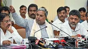 कर्नाटक में प्रगतिशील लेखकों को धमकियों पर सरकार सख्त, सभी मामले क्राइम ब्रांच की विशेष शाखा को स्थानांतरित
