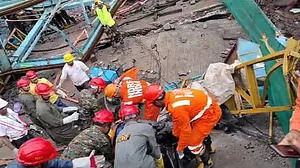महाराष्ट्र: ठाणे क्रेन दुर्घटना में मृतकों की संख्या 17 पहुंची, अभी भी गर्डर के नीचे फंसे हैं लोग!