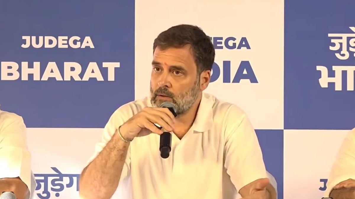 PM मोदी लोकतंत्र का गला दबाकर जनता से अपनी पसंद की सरकार चुनने का विकल्प छीन लेना चाहते हैं: राहुल गांधी