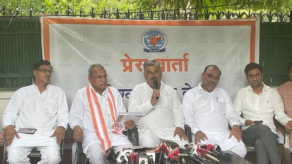 वीएचपी ब्रजमंडल जल अभिषेक यात्रा करने पर अड़ा हुआ है।