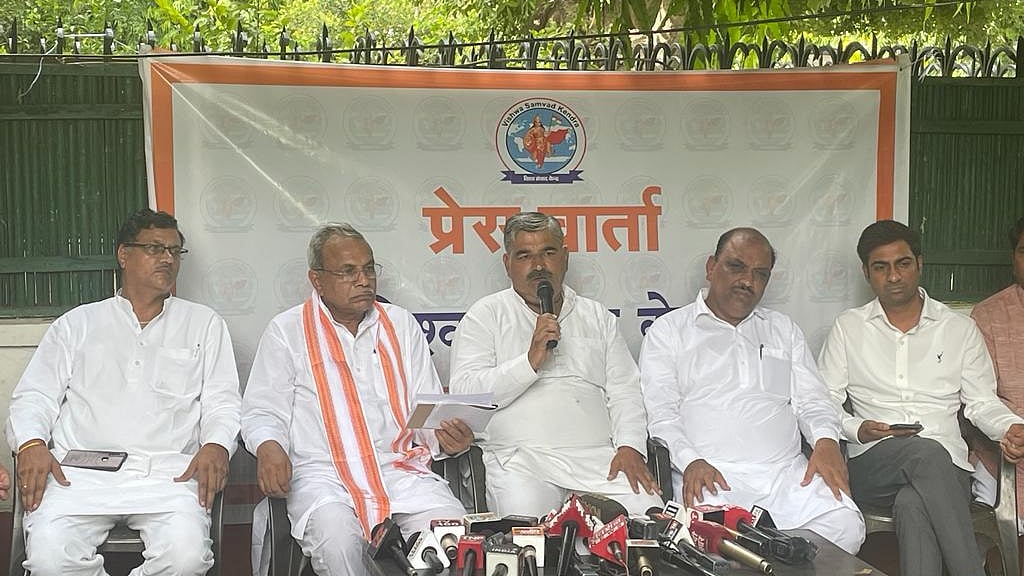 वीएचपी ब्रजमंडल जल अभिषेक यात्रा करने पर अड़ा हुआ है।