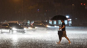 चीन की राजधानी बीजिंग में भारी बारिश का कहर, 11 लोगों की मौत, 27 से ज्यादा लापता, हजारों लोग विस्थापित