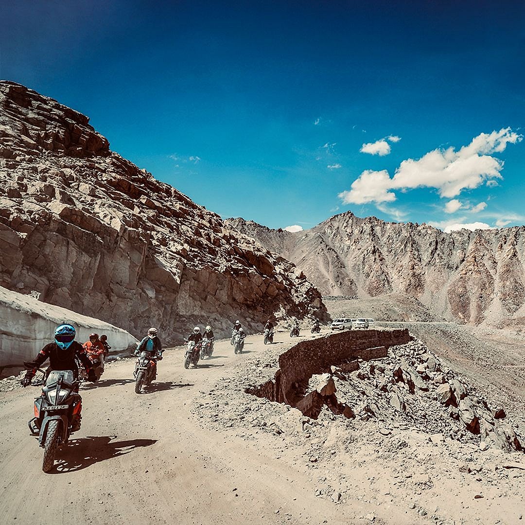 वीडियो: राहुल गांधी के लेह बजार में पहुंचते ही उमड़ी भीड़, दुकानदारों और लोगों से की मुलाकात