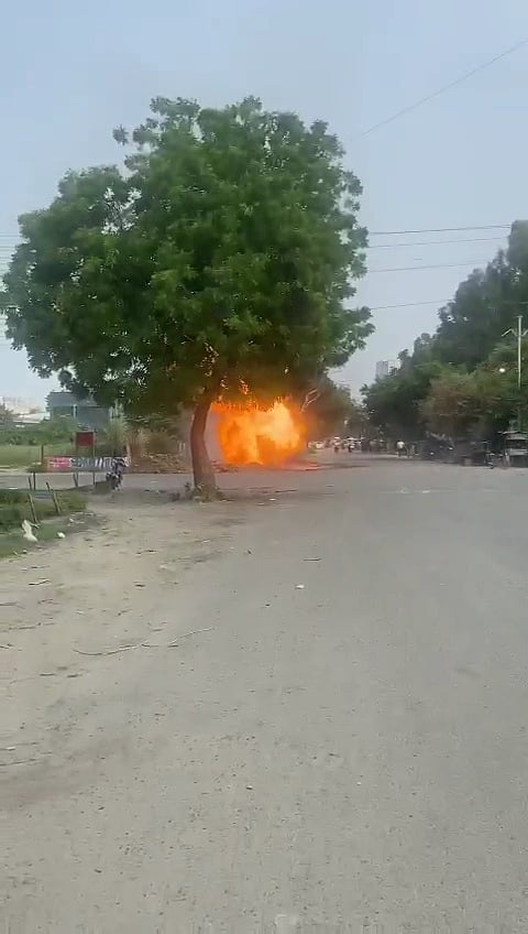 ग्रेटर नोएडा में टला बड़ा हादसा, IGL की गैस की हो रही थी चोरी, पाइप लाइन में लगी आग