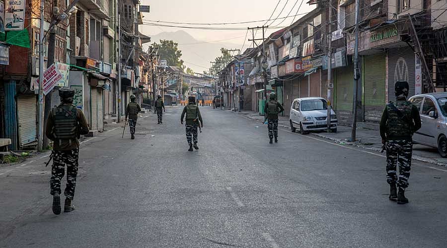 कश्मीर के लोगों को नहीं रखा जा सकता लंबे समय तक खामोशः अथर जिया