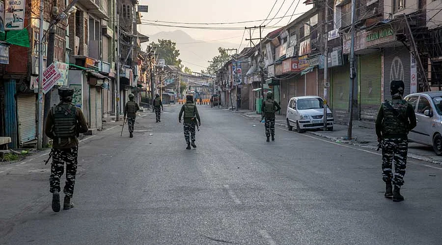 कश्मीर के लोगों को नहीं रखा जा सकता लंबे समय तक खामोशः अथर जिया