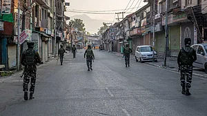कश्मीर के लोगों को नहीं रखा जा सकता लंबे समय तक खामोशः अथर जिया