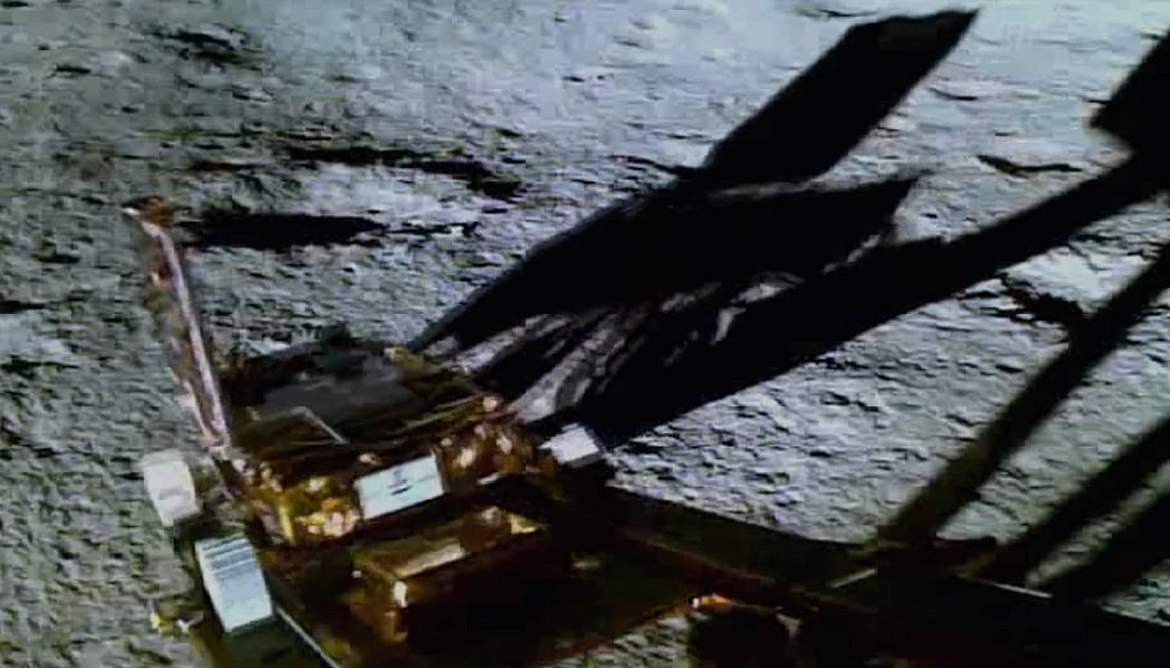 Chandrayaan 3: लैंडर से चंद्रमा की सतह पर कैसे उतरा प्रज्ञान रोवर? ISRO ने ऐतिहासिक वीडियो किया जारी 