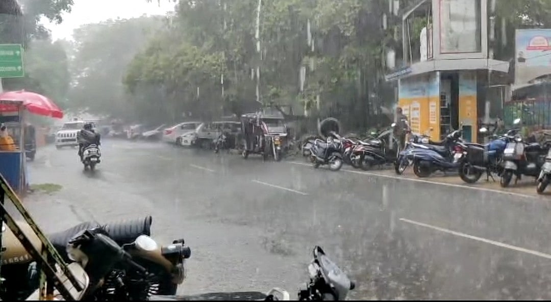 Weather News: उत्तराखंड के इन 10 जिलों में होगी भारी बारिश, देहरादून-नैनीताल में ऑरेंज अलर्ट जारी
