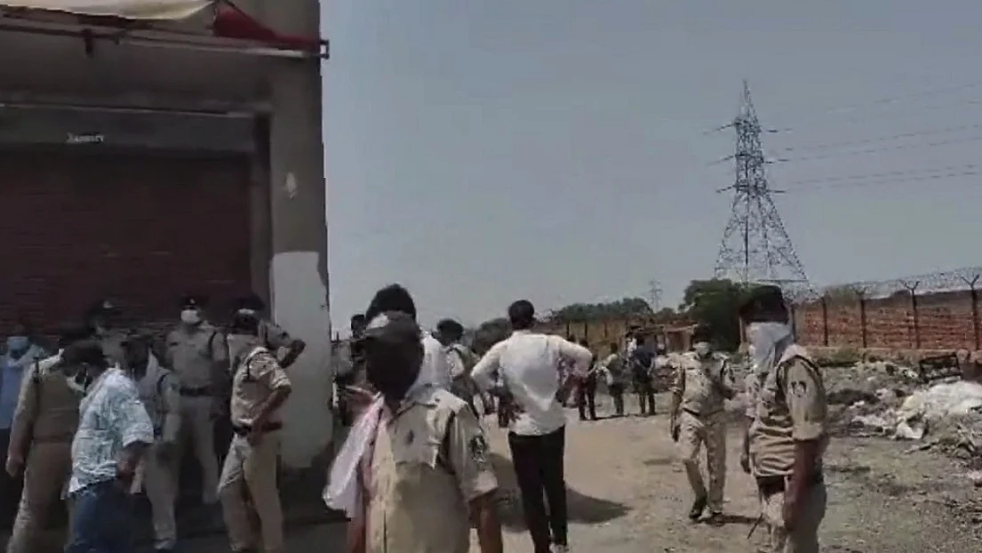 मध्य प्रदेश के मुरैना की फैक्ट्री में टैंक की सफाई के दौरान 5 मजदूरों की मौत