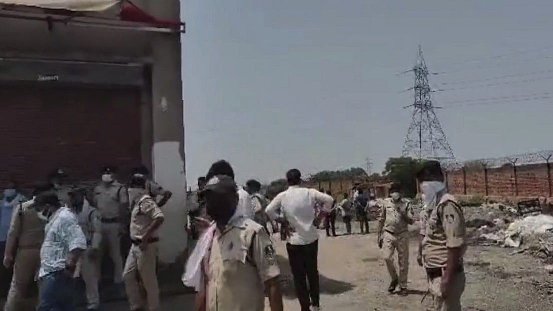 मध्य प्रदेश के मुरैना की फैक्ट्री में टैंक की सफाई के दौरान 5 मजदूरों की मौत