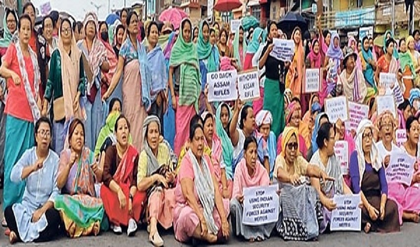 मणिपुर में विवाहिता से गैंगरेप के खिलाफ हजारों महिलाओं ने किया प्रदर्शन, सीबीआई जांच की मांग की