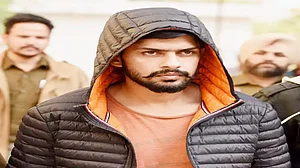 गैंगस्टर लॉरेंस बिश्नोई को लेकर आई एक बड़ी खबर, साबरमती जेल में किया गया शिफ्ट, इस मामले में हुई कार्रवाई