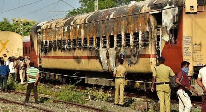 मदुरै ट्रेन हादसे पर खड़गे और प्रियंका गांधी ने जताया दुख, कहा- शोकाकुल परिवारजनों के प्रति हमारी संवेदनाएं